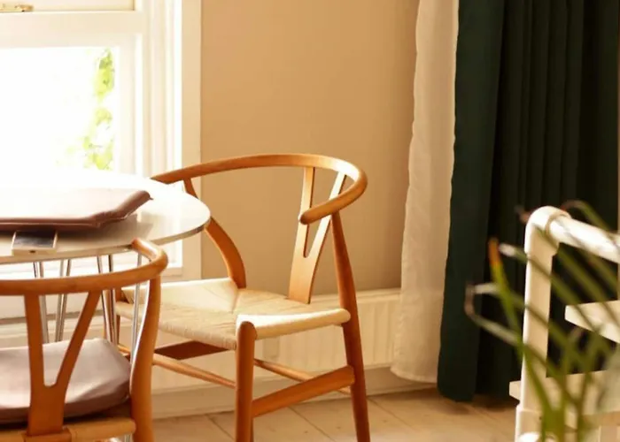 Townhouse Retreat With Danish Modern Style * 코펜하겐