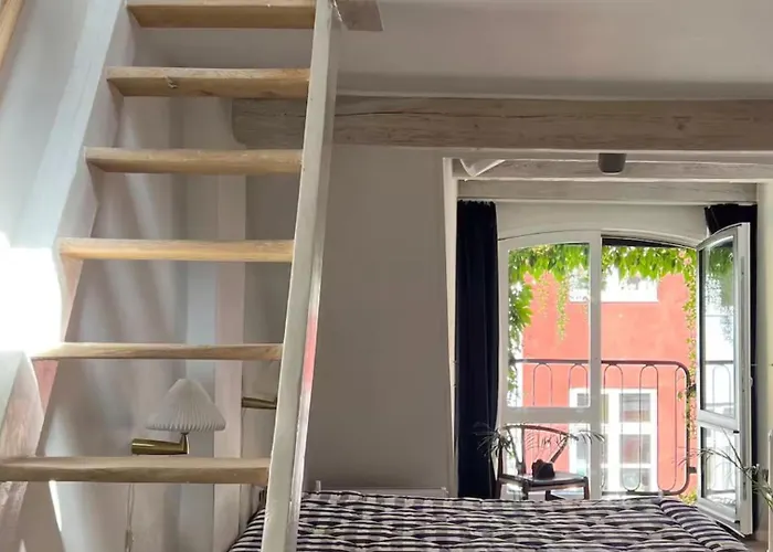 펜션 Townhouse Retreat With Danish Modern Style 코펜하겐